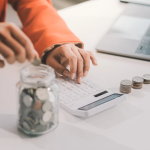 SPB: a kötvénypiacokon 2026-ban elsősorban dolláros és eurós papírokba érdemes fektetni – van, amelyik 20%-os hozampotenciált is kínál – Profitline